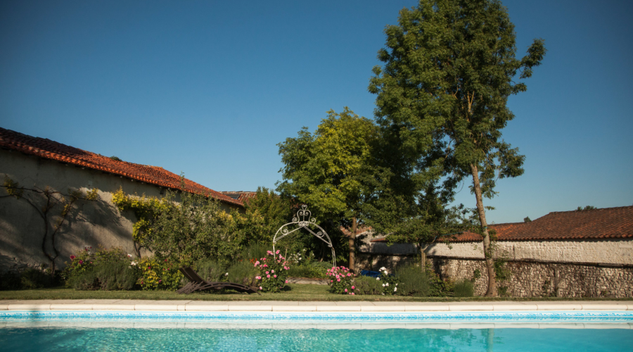 logis-du-paradis-criteuil-la-magdeleine-wedding-venue-barbezieux-saint-hilaire-logis-blanche/$a[1];?>