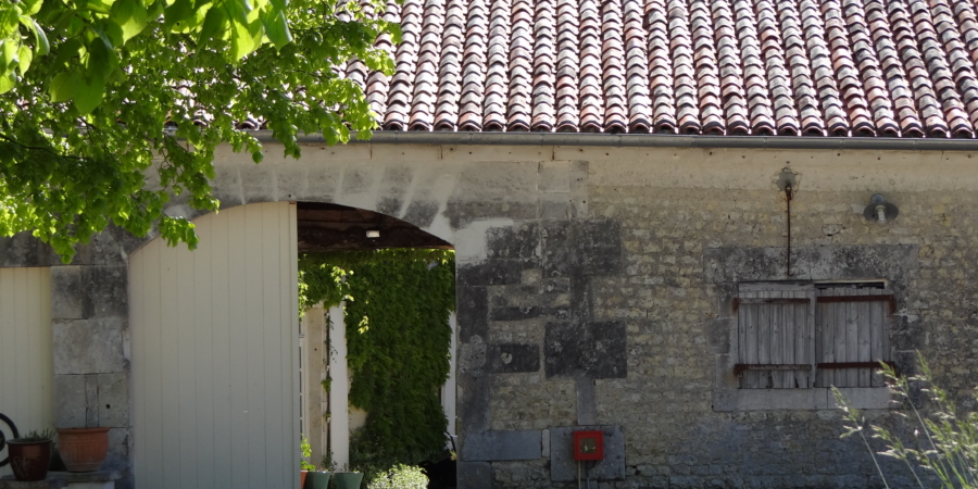 logis-du-paradis-criteuil-la-magdeleine-wedding-venue-barbezieux-saint-hilaire-logis-blanche/$a[1];?>
