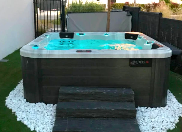 Installateur de piscines et spas La Tremblade, Charente Maritime | Les Piscines Deletang.